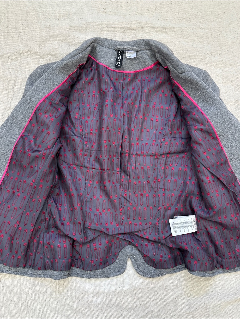 H&M Divided Grey Knit Blazer with Fun Safety Pin Lining – Size 2 - Picture 7 of 9
